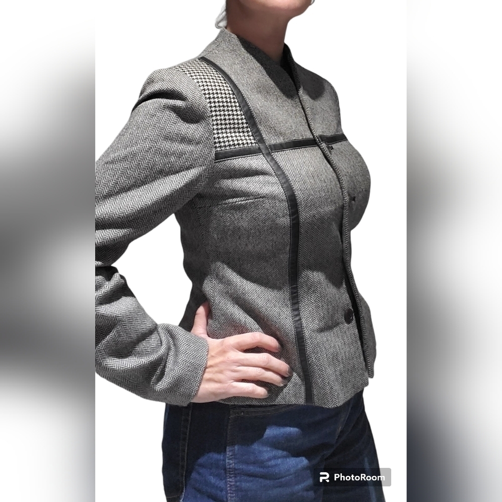 Giovani Wool Multi-Texture Tweed Blazer With Leather Trim Size 2